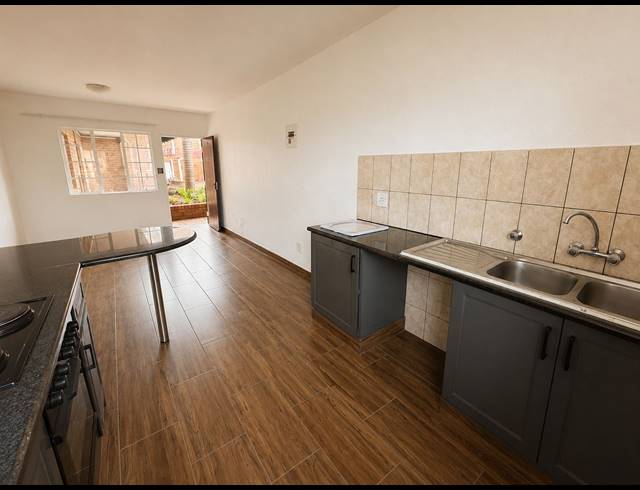 2 BEDROOM SECTIONAL TITLE FOR SALE IN KENLEAF